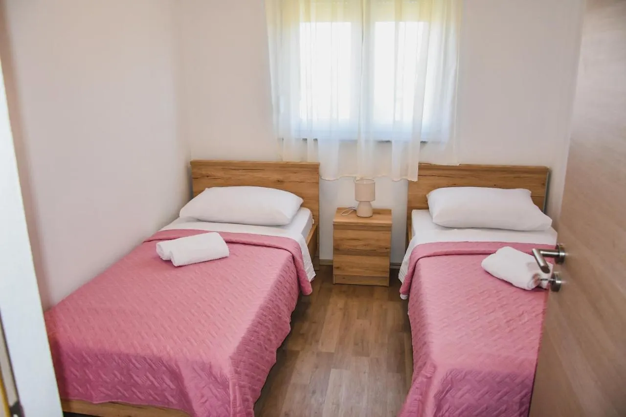 Apartments Mirela Zaton  Zaton (Zadar)